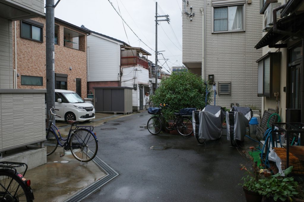 外壁塗装　雨